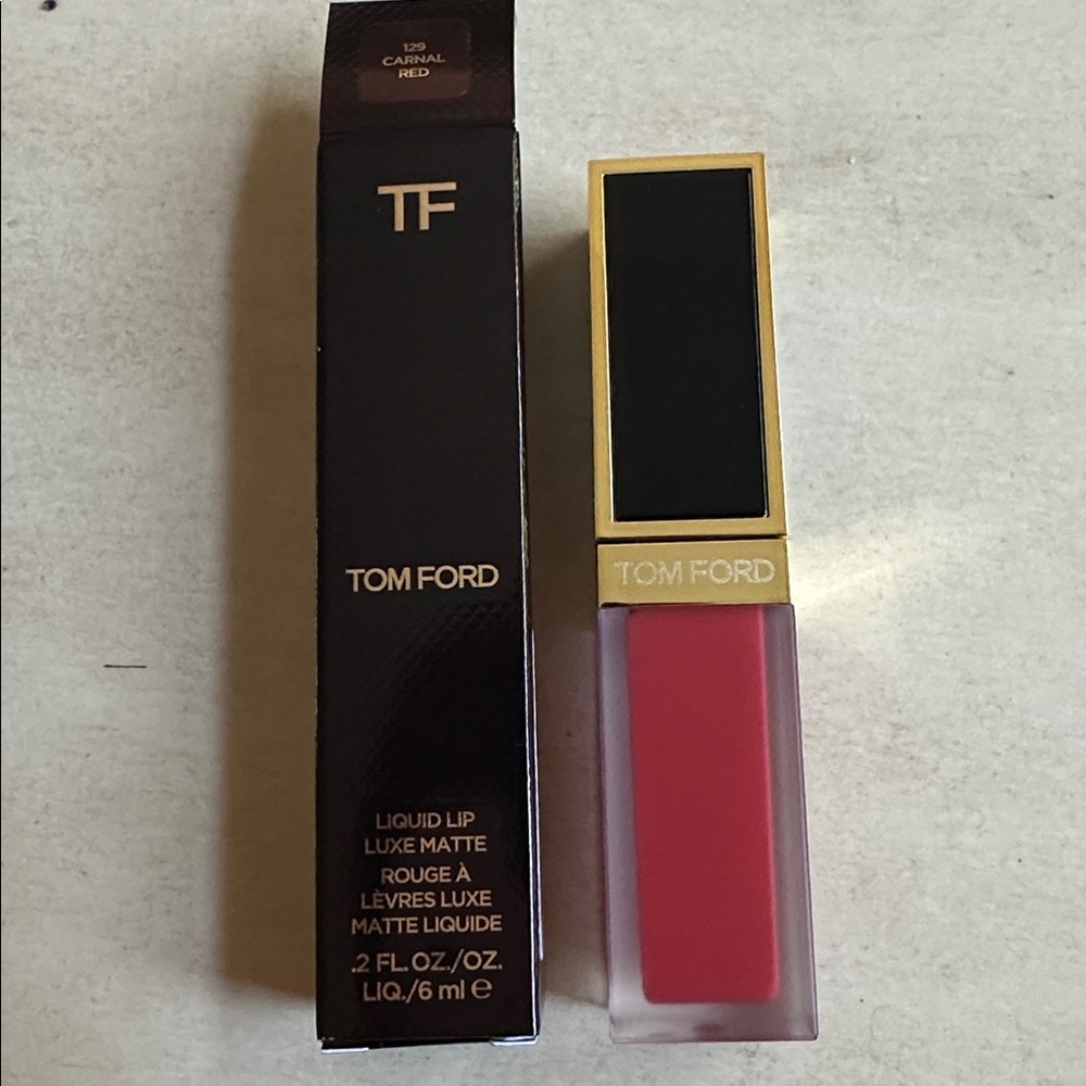 Tom Ford Liquid Lip Luxe Matte lipstick 129 carnal red